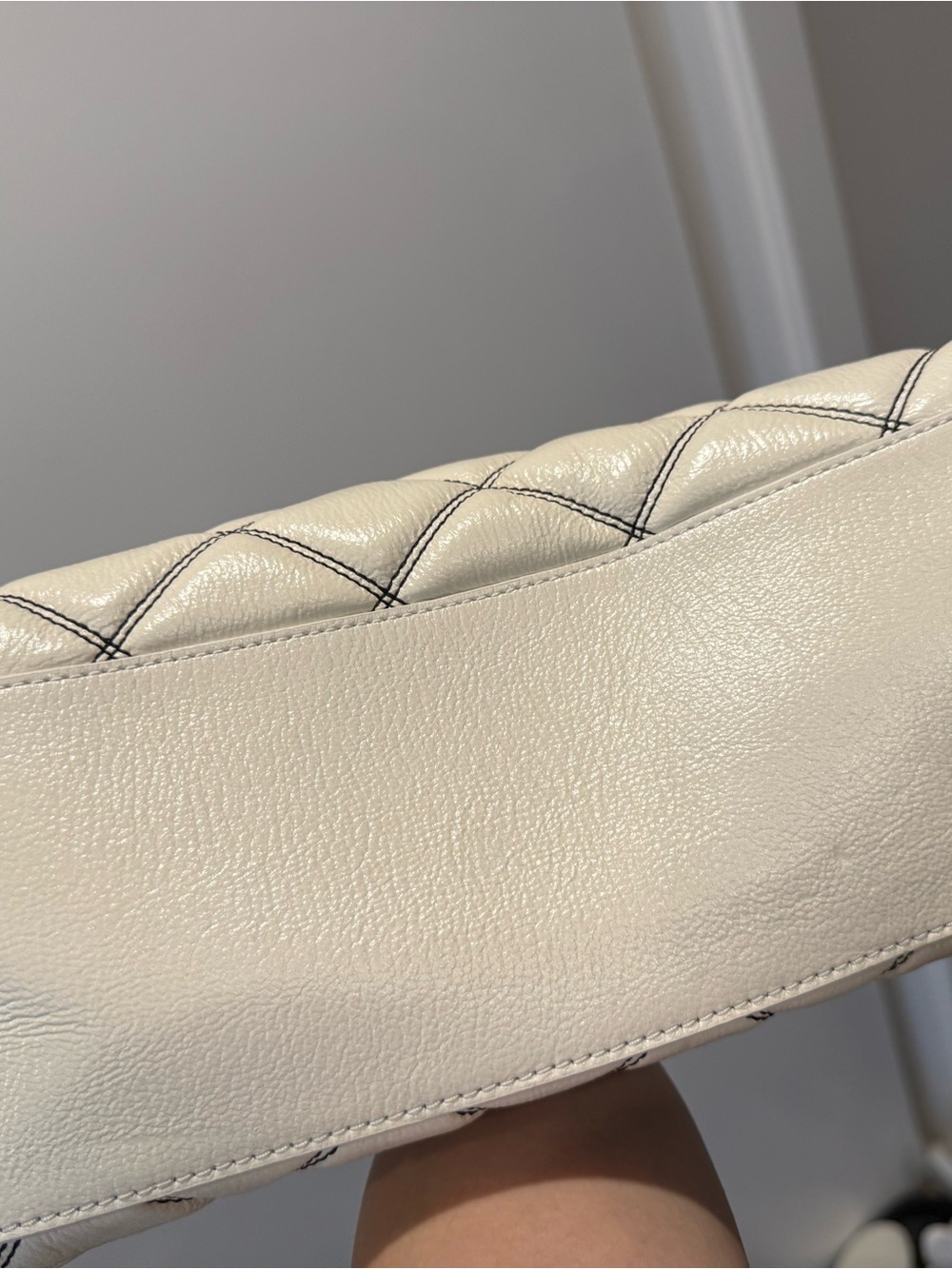 Marc Jacobs Cream Quilted Shoulder Bag with Gunmetal Chain (never used) - Picture 7 of 11